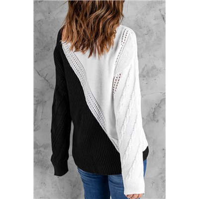 Черно-белый вязаный свитер с воротником под горло и вырезом на плече