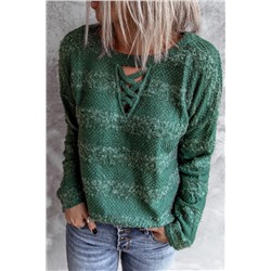 Зеленый полосатый свитер крупной вязки с треугольным перекрестным вырезом