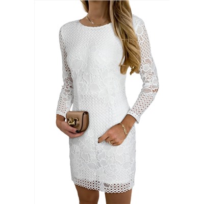 Белое гипюровое платье с длинным рукавом и круглым вырезом
