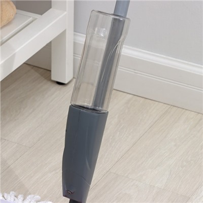 Швабра для мытья пола с распылителем Доляна, насадка из микрофибры 40×10 см, металлическая ручка 124 см, цвет МИКС