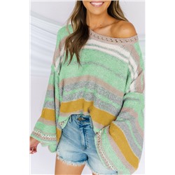 Зеленый полосатый свитер с широкими рукавами