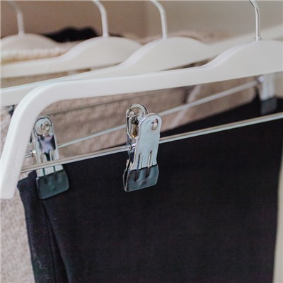 Плечики - вешалка с зажимами для юбок и брюк Доляна, 37×16 см, цвет белый