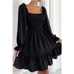 Черное платье с оборками и пышными рукавами