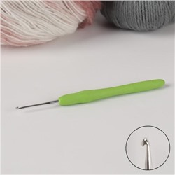 Крючок для вязания с силиконовой ручкой 2.0мм 14см зеленый 1364631