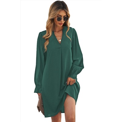 Зеленое платье-рубашка с V-образным вырезом и оборками на рукавах