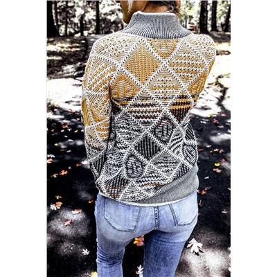 Желто-серый свитер с высоким воротником и геометрическим узором