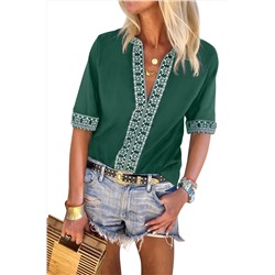 Зеленая блуза с рукавами до локтя и полосами орнамента
