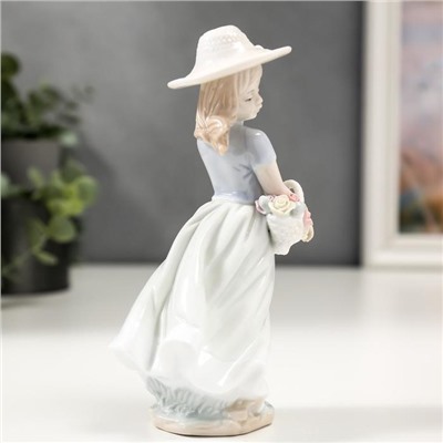 Сувенир керамика "Девочка в шляпке с корзинкой цветов" 9,5х16х6 см