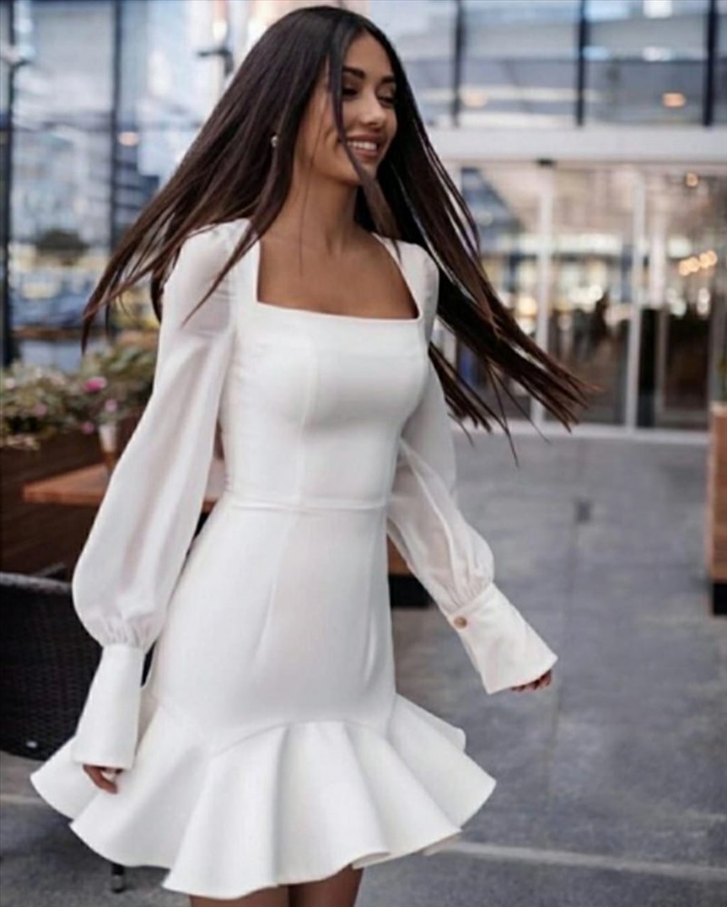 Белое платье с рукавами фонариками