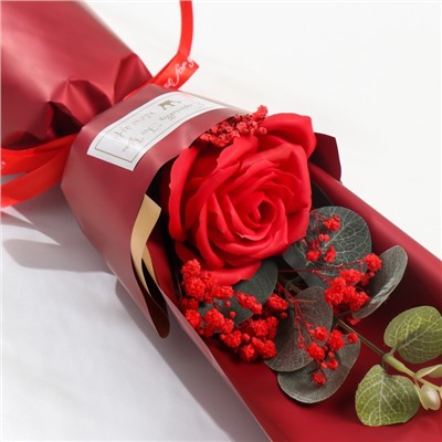Букет из мыльных лепестков "Роза и эвкалипт" красный 7,5х11х34,5 см