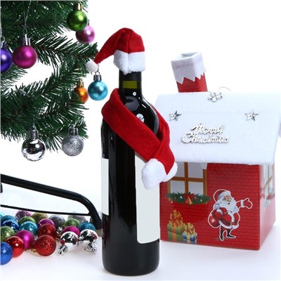 Новогоднее украшение для бутылок "Шапка и шарф Санта-Клауса" из фетра
