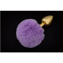 Маленькая золотистая пробка с пушистым фиолетовым хвостиком