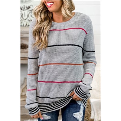 Серый свободный вязаный свитер в разноцветную полоску
