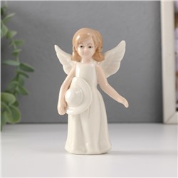 Сувенир керамика "Девочка-ангел в белом платье с шляпкой в руке" 6х3,4х10 см