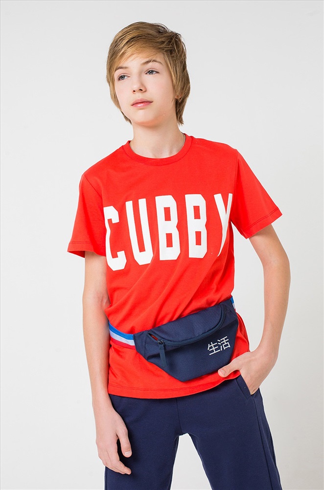 Cub код. Футболка Cubby КБ 300846. Мальчик в красной футболке. Футболка КБ. Майка КБ.