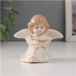 Сувенир керамика "Девочка-ангел в белом платье с рюшами сидит" 7,5х5,5х6,5 см