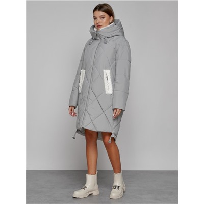 Пальто утепленное с капюшоном зимнее женское серого цвета 51128Sr