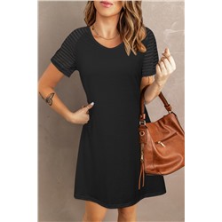 Черное платье-футболка с прозрачными полосатыми рукавами