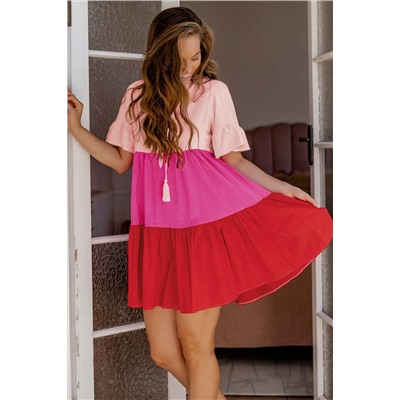 Розовое многоярусное платье с коротким рукавом и кисточками