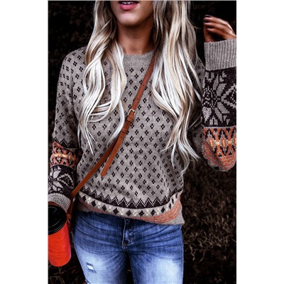 Серый свитер с разноцветным узором в стиле бохо