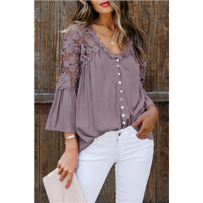 Фиолетовая блуза на пуговицах с кружевными прозрачными вставками