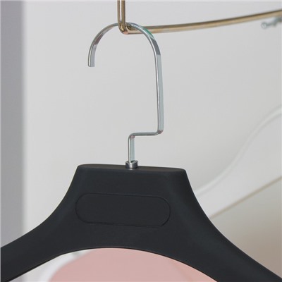 Плечики - вешалка для одежды, 39×4,4×22,5 см см, размер 40-42, покрытие soft-touch, цвет чёрный