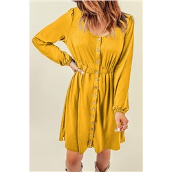 Желтое платье на пуговицах с длинным рукавом и резинкой на талии