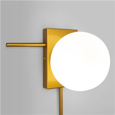 Настенный светильник со стеклянным плафоном 40033/1 золото